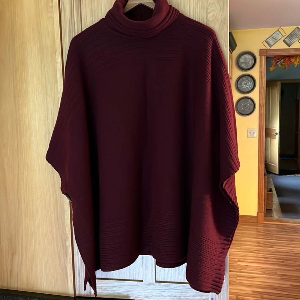 ADRIENNE VITTADINI WOOL & YAK BURGUNDY PONCHO M LIKE NEW